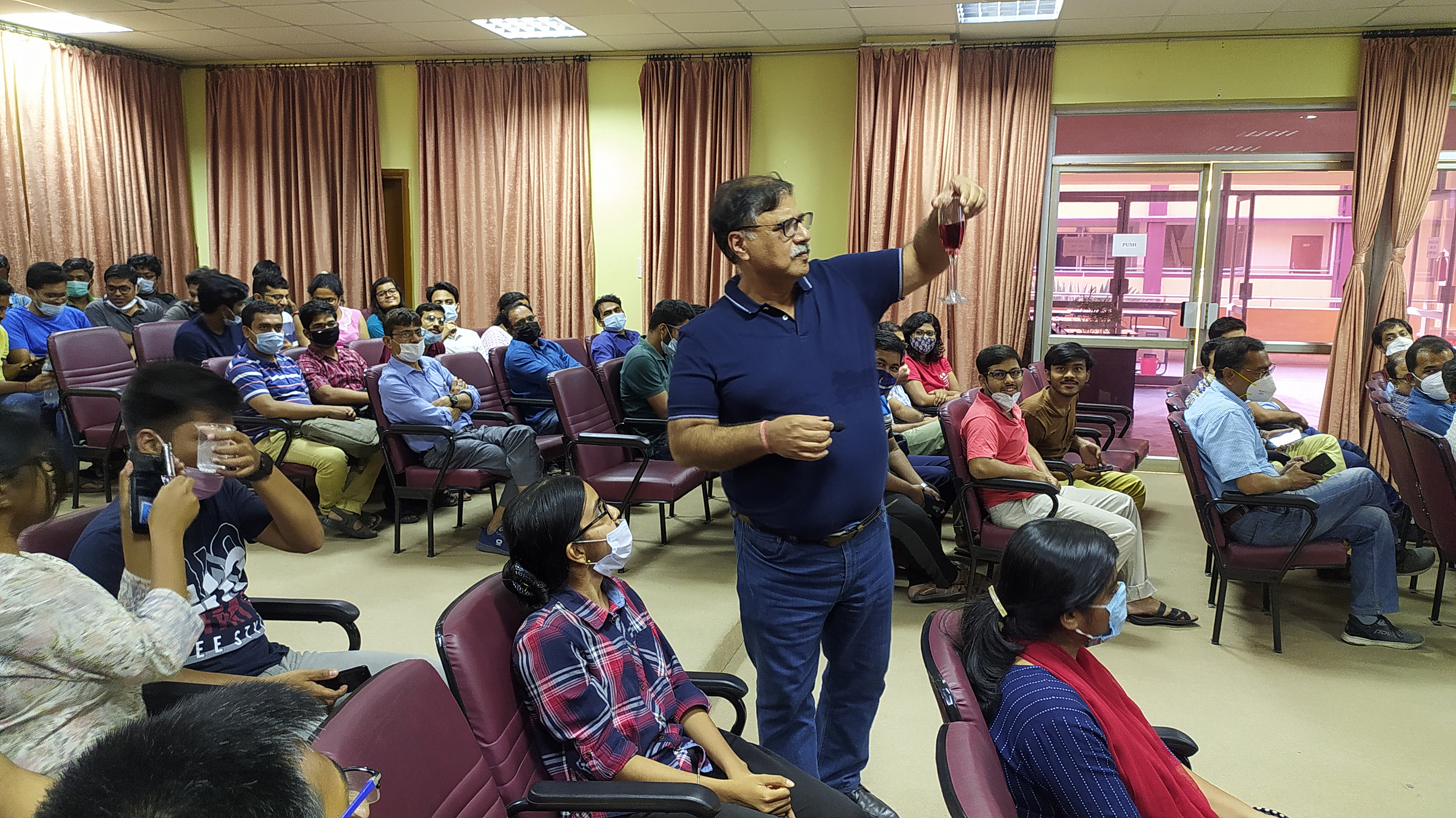 Bose Colloquium : Talk by Prof. Manoj Harbola, Departement of Physics, IIT Kanpur - Bubbles, Soda, Whiskey and Wine 